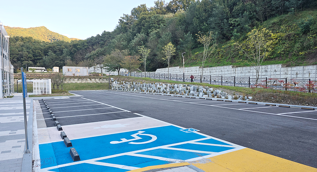 예산앤유행복센터 주차장